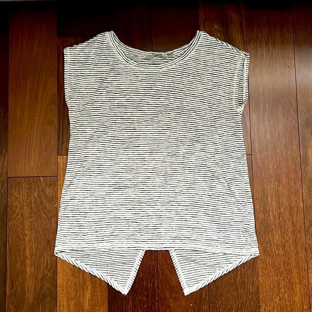 Athleta tank top size small with cris cross back that opens very gently used